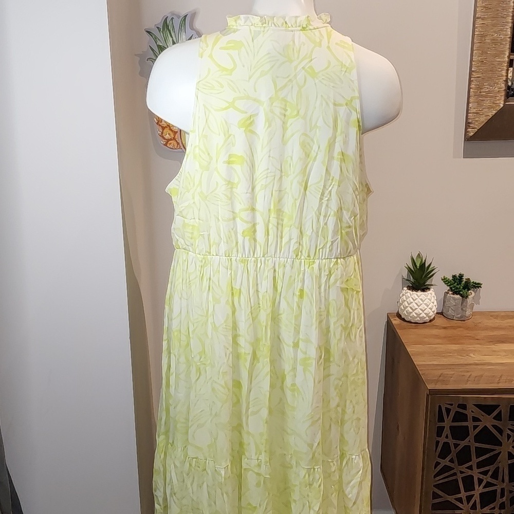 Torrid - Midi Wash Gauze Tiered Dress in Floral Yellow - Picture 5 of 13